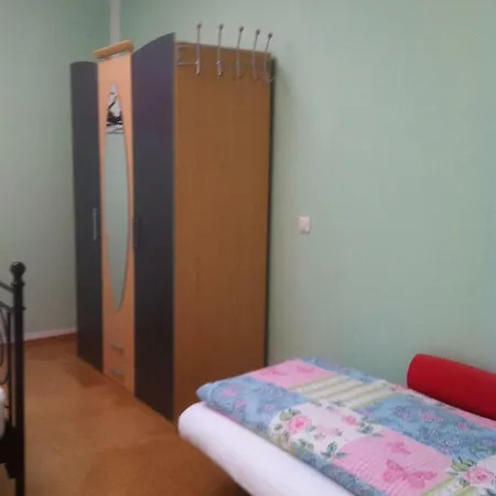 Theresienhohe Apartment *